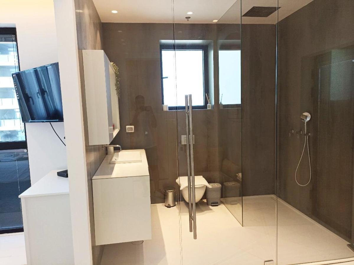 Yalarent Sea-Breeze Penthouse With Jacuzzi Bat Yam Exterior foto