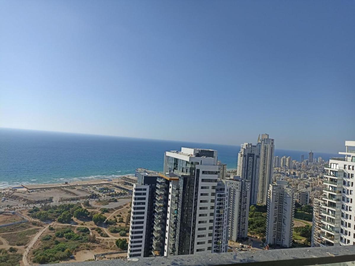 Yalarent Sea-Breeze Penthouse With Jacuzzi Bat Yam Exterior foto