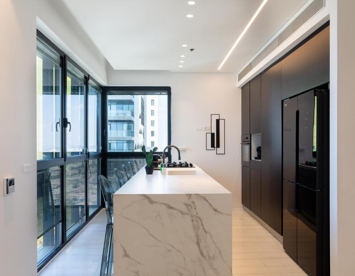 Yalarent Sea-Breeze Penthouse With Jacuzzi Bat Yam Exterior foto