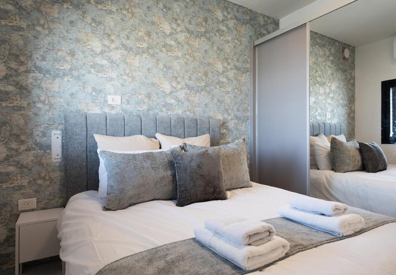 Yalarent Sea-Breeze Penthouse With Jacuzzi Bat Yam Exterior foto