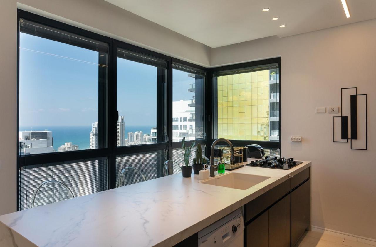 Yalarent Sea-Breeze Penthouse With Jacuzzi Bat Yam Exterior foto