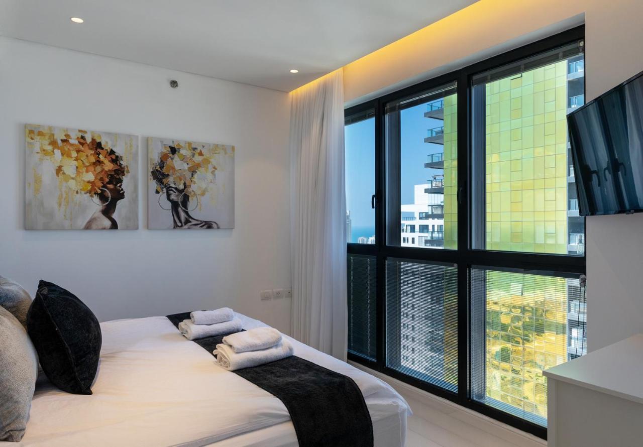 Yalarent Sea-Breeze Penthouse With Jacuzzi Bat Yam Exterior foto